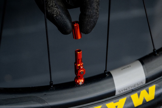 Muc-Off Big Bore Lite 30mm Black - Wentyle Bezrdzeniowe Tubeless 30mm Czarne