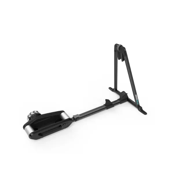 Trenażer WAHOO KICKR ROLLR z pedałami do pomiaru mocy.