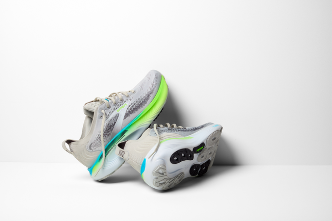 Buty do biegania męskie Adrenaline Gts 25 na asfalt szare