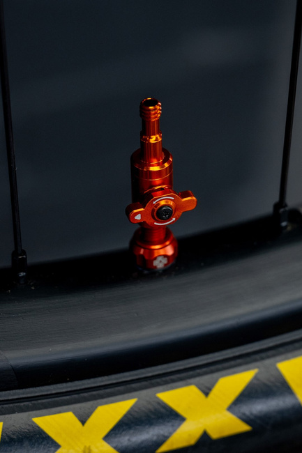 Muc-off Big Bore Lite 35mm Orange - Wentyle Bezrdzeniowe Tubeless 35mm Pomarańczowe.