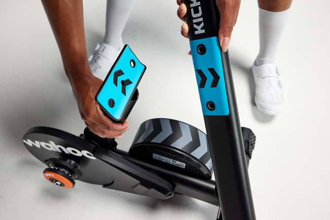 Trenażer WAHOO KICKR CORE V2 + adapter ZWIFT Cog & Click - Wahoo Fitness