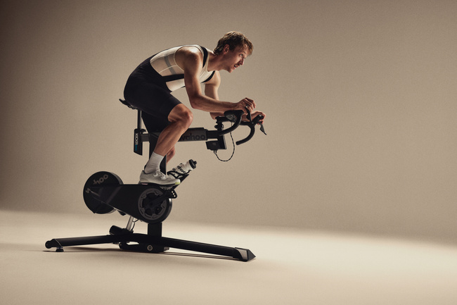 Trenażer WAHOO KICKR BIKE PRO 2026